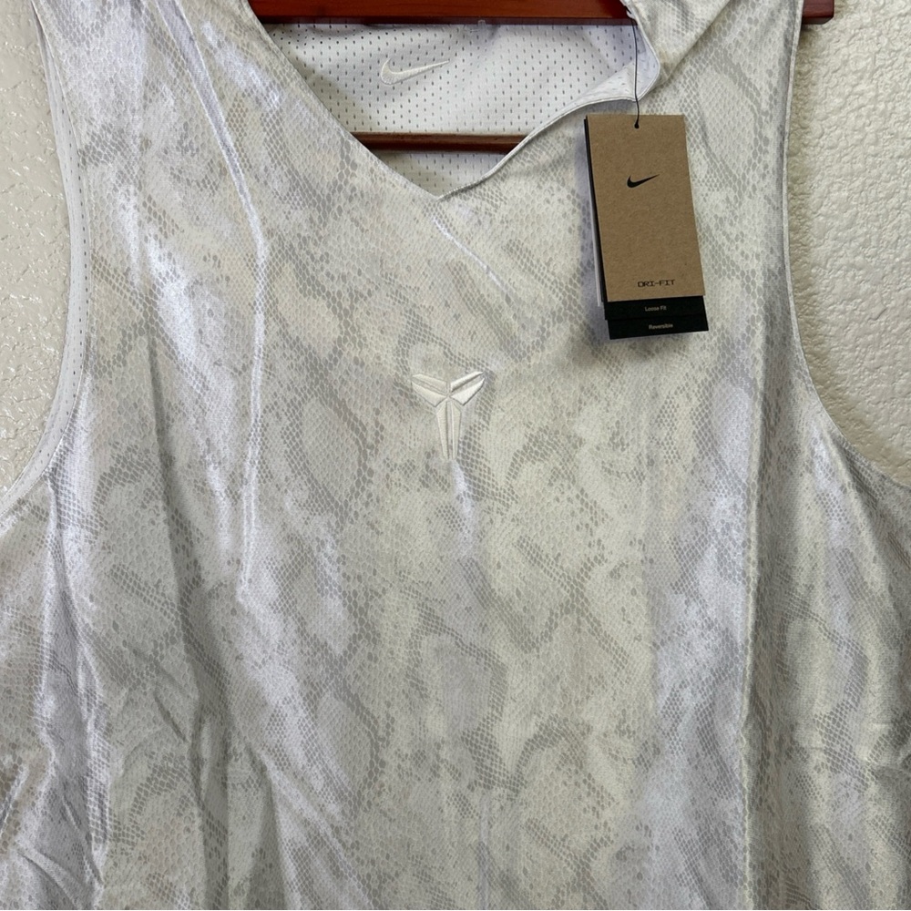 NEW Nike Kobe Reversible Mesh Jersey Men’s Size Large-Tall FZ0934-100 White